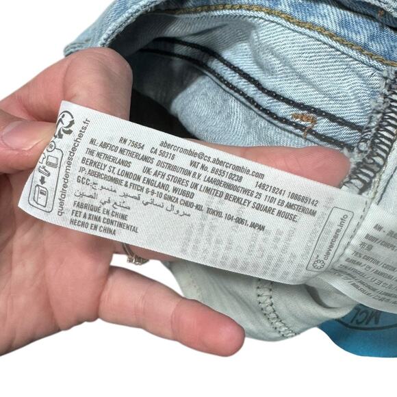 Abercrombie & Fitch - The Loose Short- Curvy Love Denim Shorts - Size 33 - Picture 4 of 7